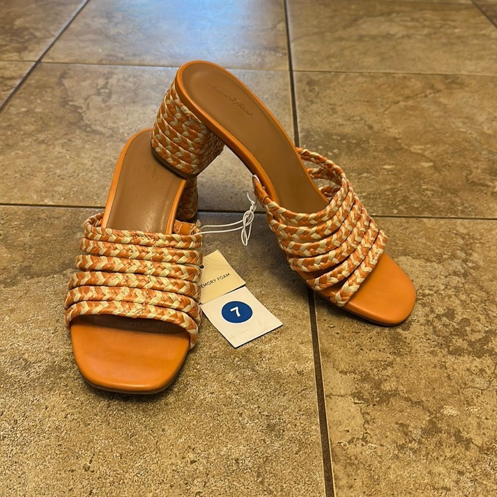 Size 7 Universal Thread Memory Foam Sandals with 2.5" Heel